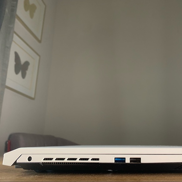 MSI Sword 17 A11UD-428 17.3” Gaming Laptop Computer Platinum Collection - White - Picture 4 of 9